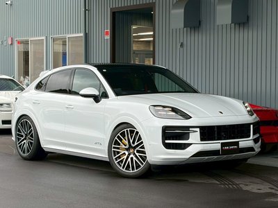 2025 Porsche CAYENNE photo 3