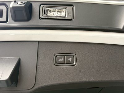 2025 Porsche CAYENNE photo 76