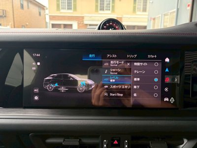 2025 Porsche CAYENNE photo 36