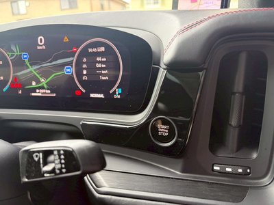 2025 Porsche CAYENNE photo 34