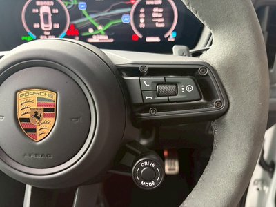 2025 Porsche CAYENNE photo 31