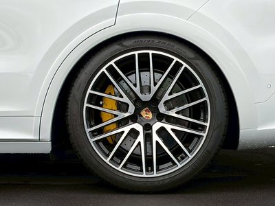 2025 Porsche CAYENNE photo 26