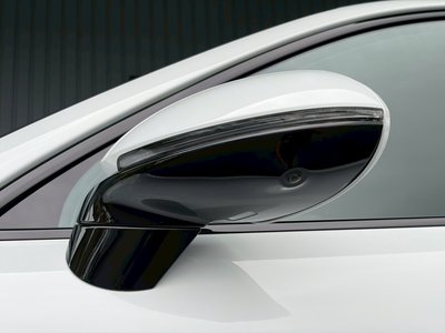 2025 Porsche CAYENNE photo 17