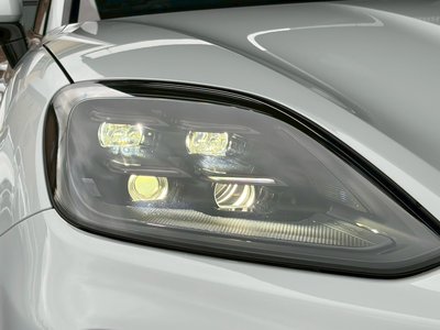 2025 Porsche CAYENNE photo 5