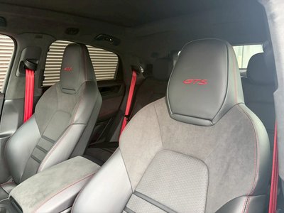 2025 Porsche CAYENNE photo 57