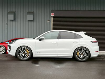 2025 Porsche CAYENNE photo 14