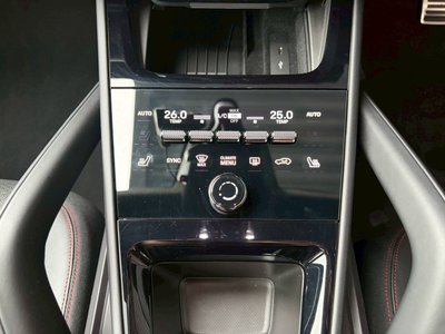 2025 Porsche CAYENNE photo 39