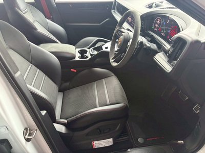 2025 Porsche CAYENNE photo 48
