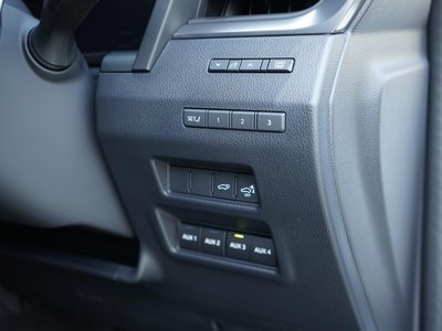 صورة 20 لـ 2025 Lexus GX