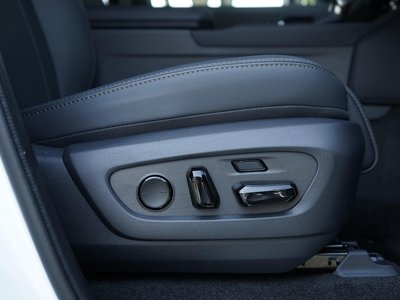 صورة 12 لـ 2025 Lexus GX