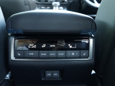 صورة 22 لـ 2025 Lexus GX