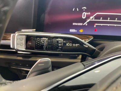 2025 Cadillac ESCALADE — миниатюра 33