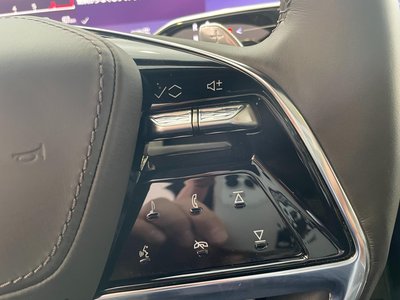 2025 Cadillac ESCALADE — миниатюра 32