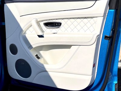 2017 Bentley BENTAYGA photo 34