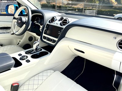 2017 Bentley BENTAYGA photo 9