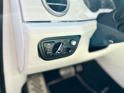 2017 Bentley BENTAYGA photo 14