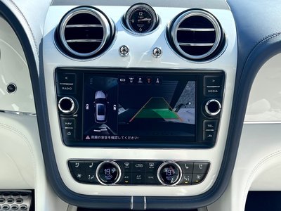 2017 Bentley BENTAYGA photo 40