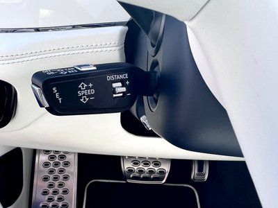 2017 Bentley BENTAYGA photo 16