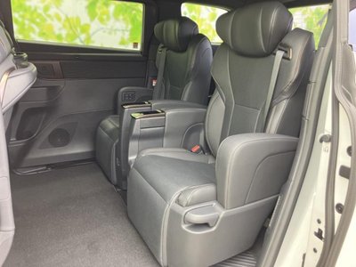صورة 8 لـ 2025 Toyota ALPHARD