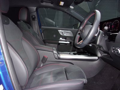 2025 Mercedes-BENZ GLA thumbnail 21
