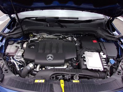 2025 Mercedes-BENZ GLA thumbnail 34