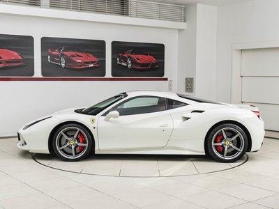 2016 Ferrari 488 GTB 照片 9