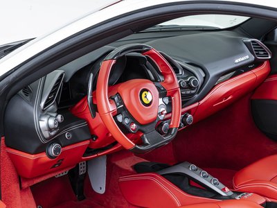 2016 Ferrari 488 GTB 照片 14