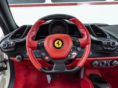 2016 Ferrari 488 GTB 照片 15