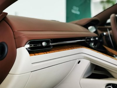2026 Aston Martin DB12 缩略图 19
