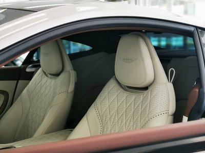 2026 Aston Martin DB12 缩略图 20