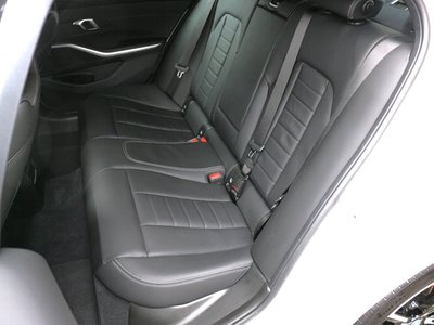 2025 BMW 3 SERIES photo 5