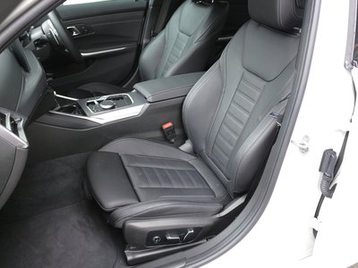 2025 BMW 3 SERIES photo 4
