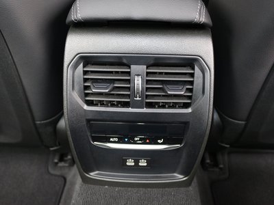 2025 BMW 3 SERIES thumbnail 31