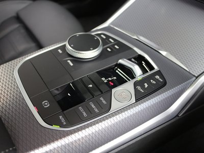 2025 BMW 3 SERIES photo 9