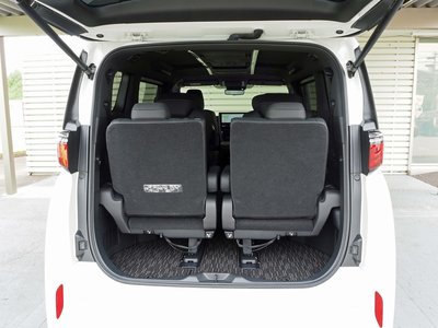 صورة 54 لـ 2025 Toyota ALPHARD