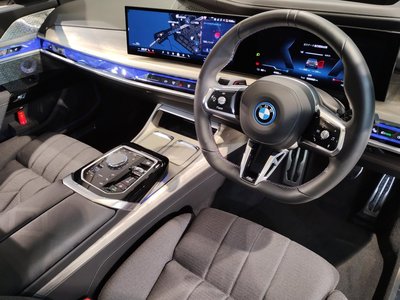 2025 BMW I7 thumbnail 40