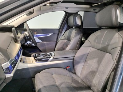 2025 BMW I7 thumbnail 39