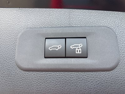 2025 Toyota CROWN ESTATE thumbnail 32