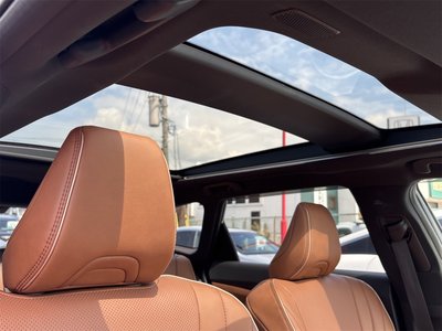 2025 Toyota CROWN ESTATE photo 12