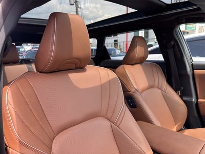 2025 Toyota CROWN ESTATE thumbnail 37