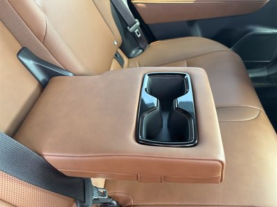 2025 Toyota CROWN ESTATE thumbnail 34