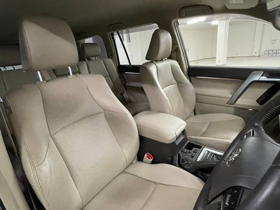 2019 Toyota LAND CRUISER PRADO photo 8