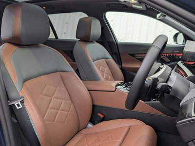2025 BMW 5 SERIES TOURING photo 11