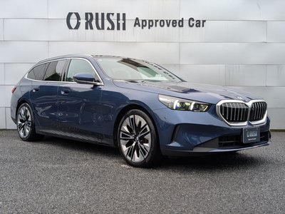 2025 BMW 5 SERIES TOURING photo 1