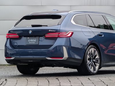 2025 BMW 5 SERIES TOURING photo 9