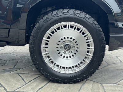 صورة 10 لـ 2025 Lexus GX