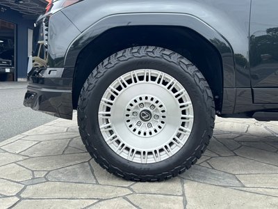 صورة 4 لـ 2025 Lexus GX