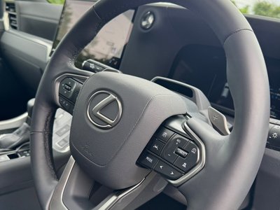 صورة 21 لـ 2025 Lexus GX