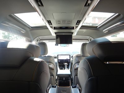 2024 Toyota ALPHARD — фото 12
