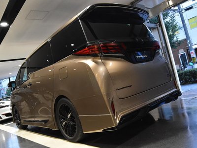 2023 Toyota ALPHARD — фото 6